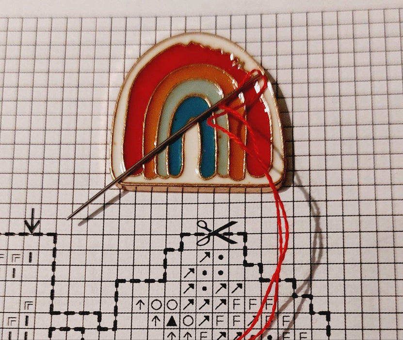 Rainbow Magnetic Needle Minder F07M10-5 Rainbow