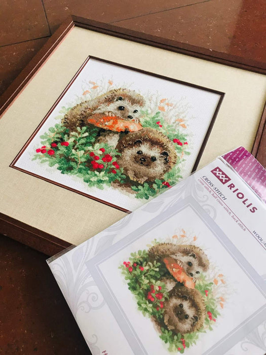 Hedgehogs in Lingonberries R1469 Counted Cross Stitch Kit