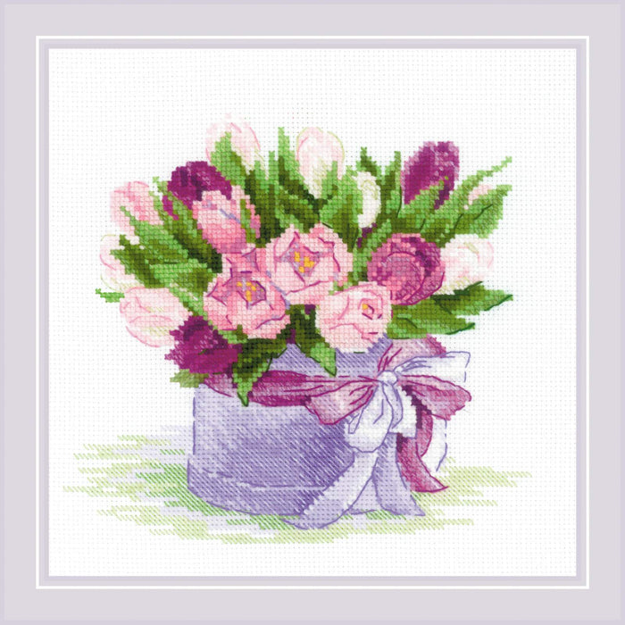 Tulips Hat Box R2003 Counted Cross Stitch Kit