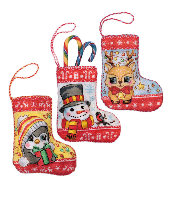 Christmas Stockings R2239AC Counted Cross Stitch Kit