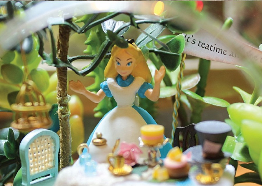 Miniature Wizardi Roombox Kit -  Alice forest afternoon tea Dollhouse Kit