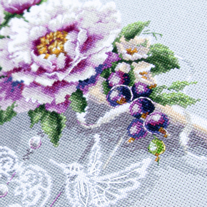 Floral Decor 70-05 Counted Cross-Stitch Kit