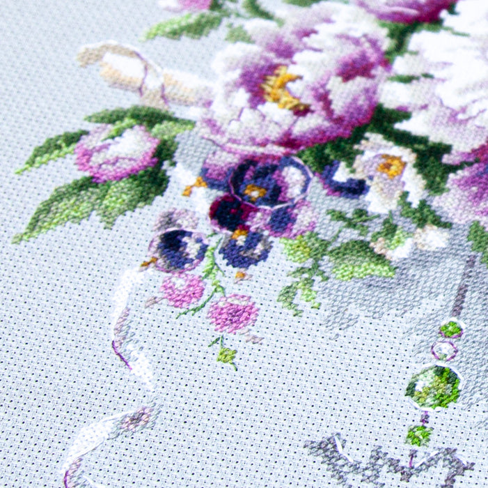 Floral Decor 70-05 Counted Cross-Stitch Kit