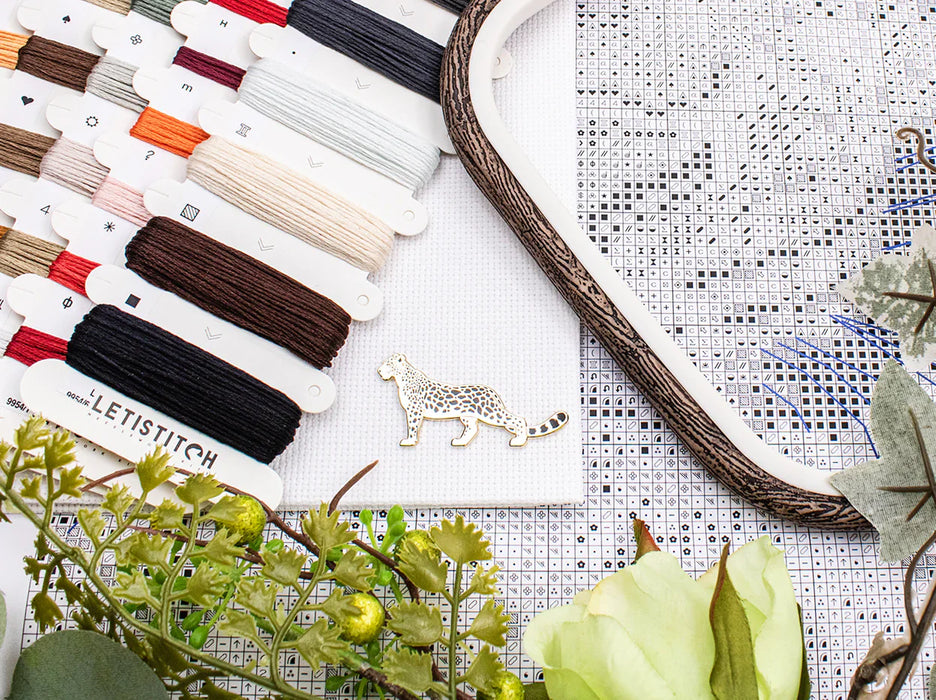 Wild Beauty L9954 Counted Cross Stitch Kit