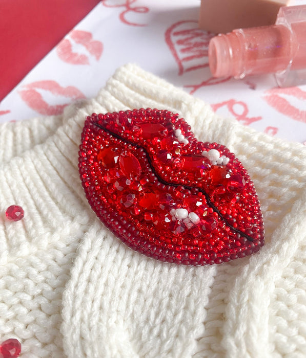 Bead Embroidery Brooch Kit. Decoration - Passionate Kisses AD-244
