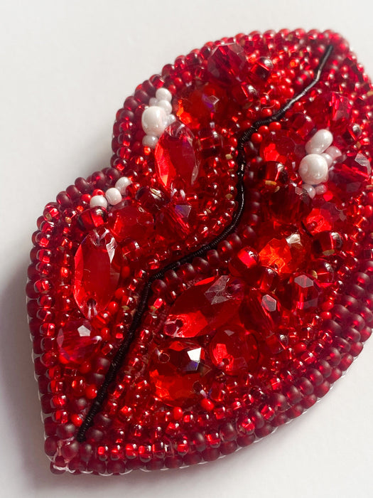 Bead Embroidery Brooch Kit. Decoration - Passionate Kisses AD-244