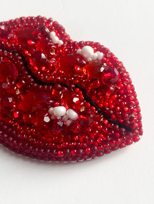 Bead Embroidery Brooch Kit. Decoration - Passionate Kisses AD-244