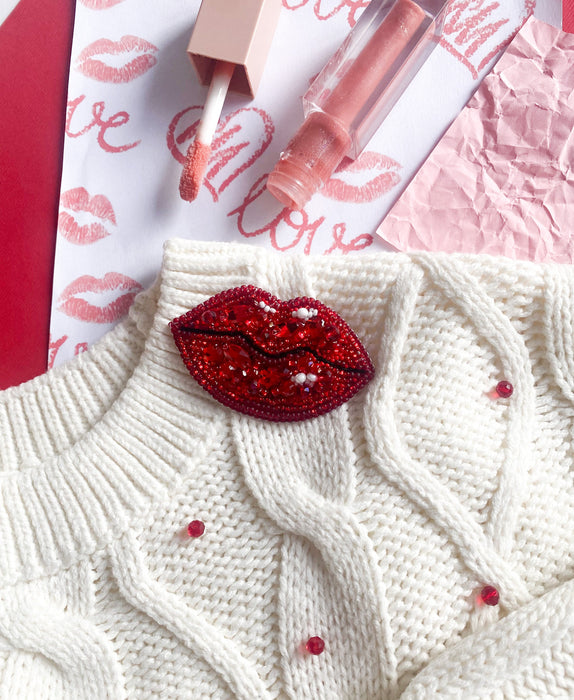 Bead Embroidery Brooch Kit. Decoration - Passionate Kisses AD-244