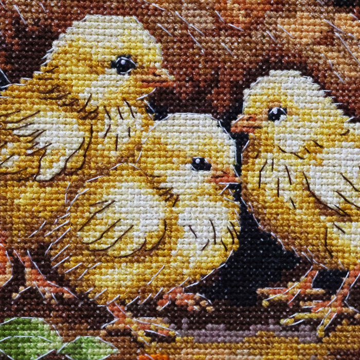 Cross-stitch kit - Hen in the Yard AH-326