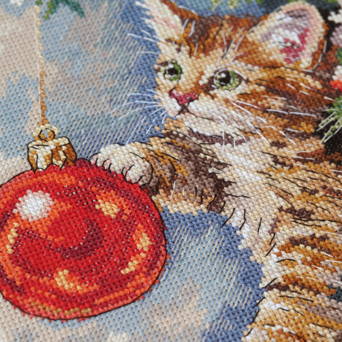 Cross-stitch kit - Furry rascal AH-328