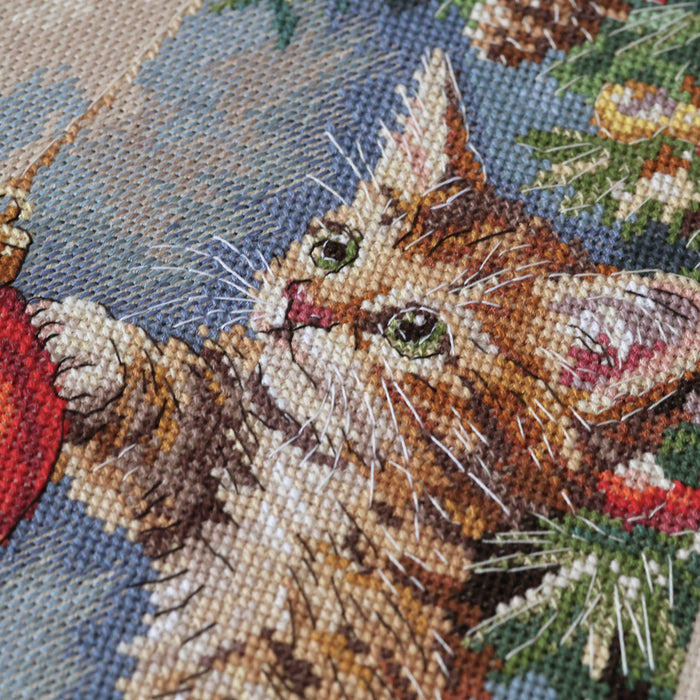 Cross-stitch kit - Furry rascal AH-328