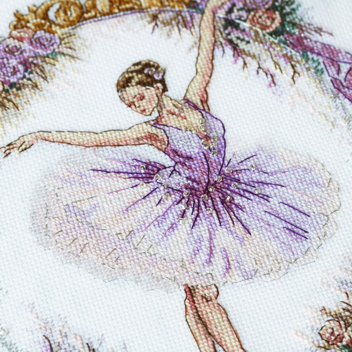 Cross-stitch kit - The Embodiment of Grace AH-329