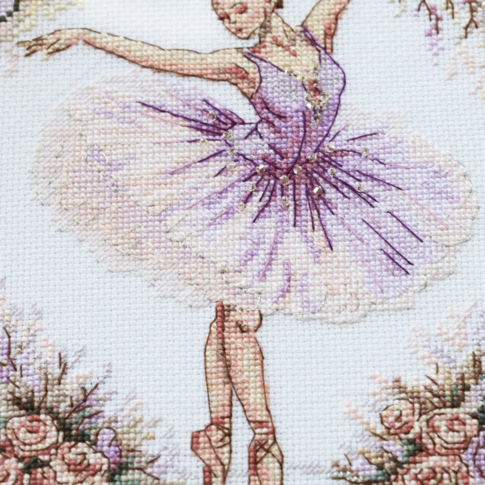 Cross-stitch kit - The Embodiment of Grace AH-329