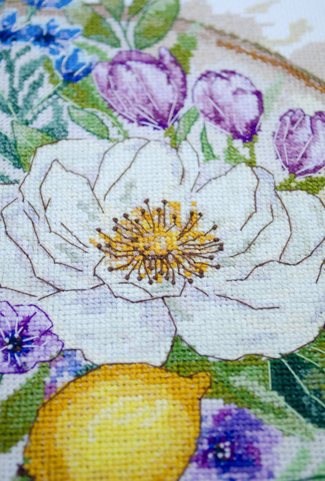 Cross-stitch kit - A floral moment AH-287