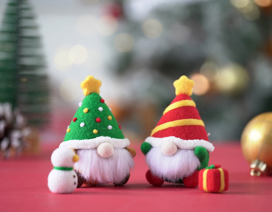 Green Christmas Gnome Needle Felting Kit. Wizardi DIY Wool Craft Kit F07N8-490