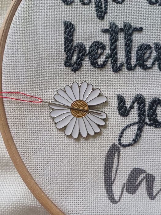 Chamomile Magnetic Needle Minder F07M10-4 Chamomile