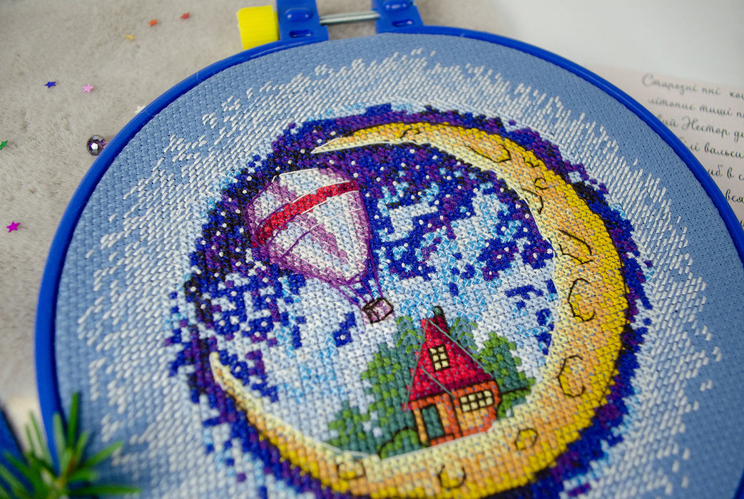 Counted Cross-stitch kit - A house on the Moon AHM-072