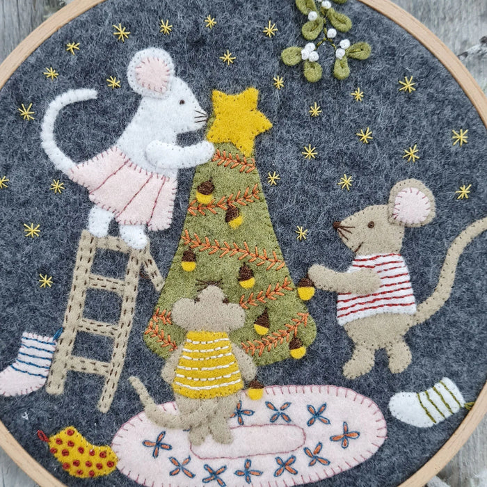Christmas with the Mouse Family Applique Felt Kit APPXMF1O