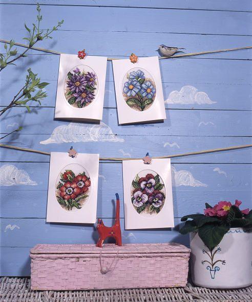 Complete cross stitch kit - greetings card "Red flowers" 6160 - Wizardi