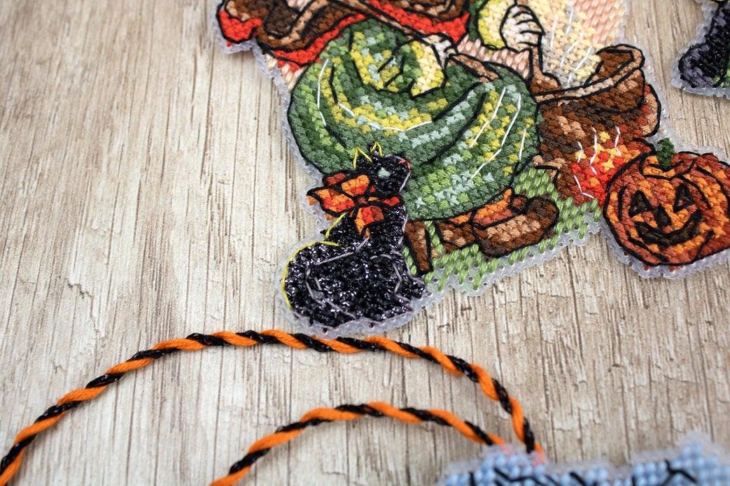 Counted Cross Stitch Kit Halloween Toys  L8008 - Wizardi
