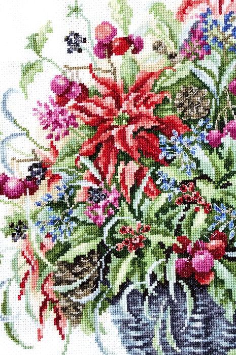 December Bouquet¬¨‚Ä† B7002L Counted Cross-Stitch Kit - Wizardi
