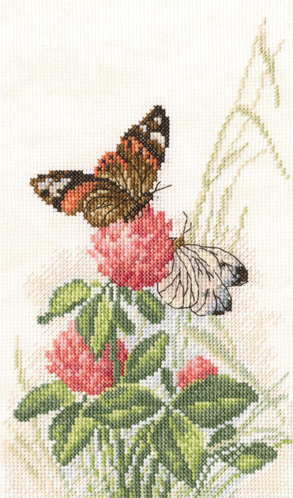 Butterflies on cllover M521 Counted Cross Stitch Kit