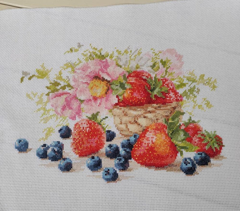 Strawberries 5-14 Cross-stitch kit - Wizardi